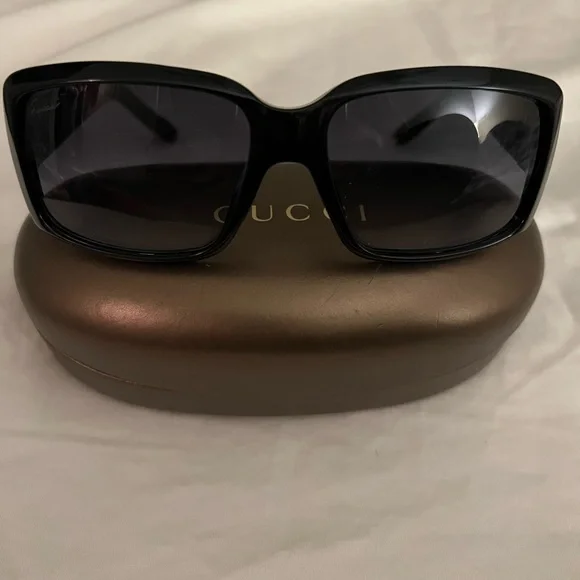 Gucci | Accessories | Gucci Sunglasses Black Frames Silver  display picture 3